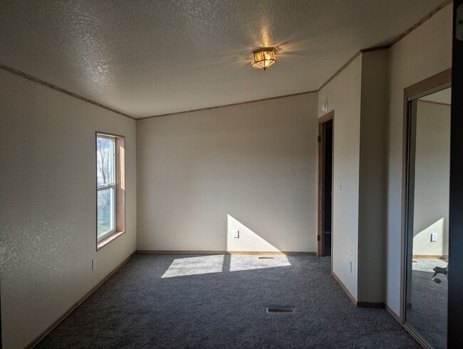 Building Photo - Renovated 3-Bedroom, 2-Bedroom Manufactured Home with a Spacious Yard in Hayden