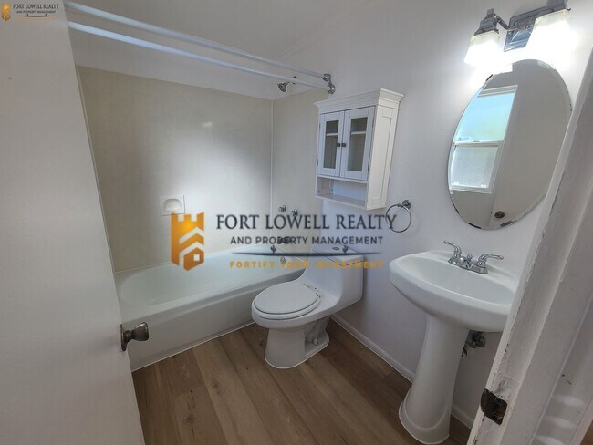 Building Photo - Beautiful 2 bedroom 2 bathroom home!