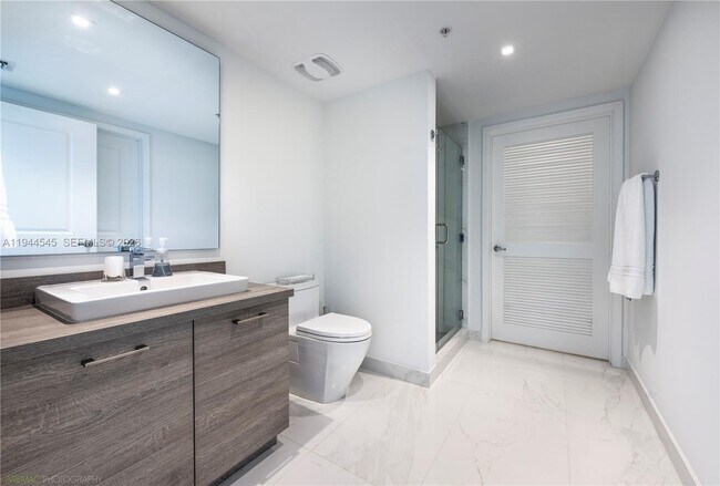 Building Photo - 400 Sunny Isles Blvd