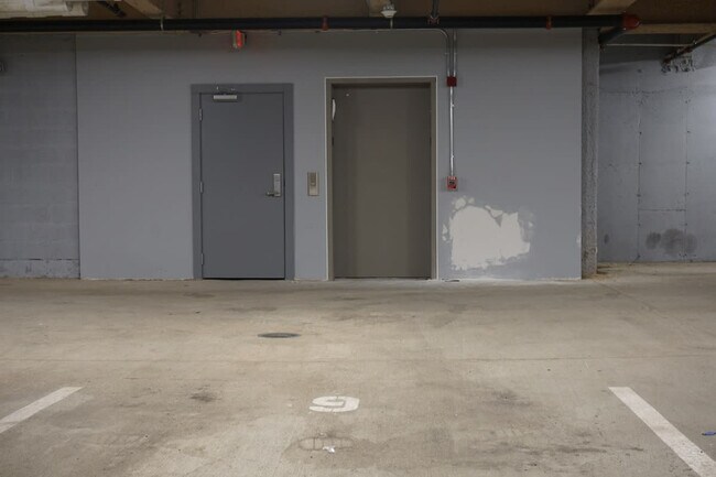 Building Photo - 140 Pearl St