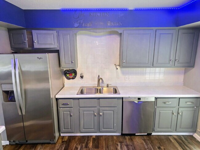 Building Photo - 320 34th St