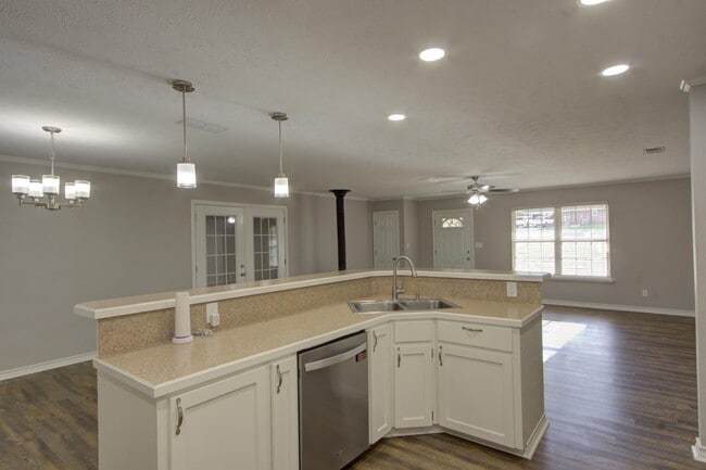 Building Photo - 720 Tennessee Acres Dr
