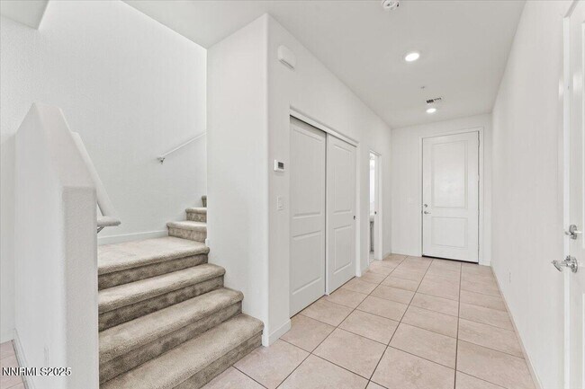 Building Photo - 1048 Big Rock Loop