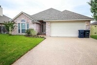 Building Photo - College Station - 3 Bedroom - 2 Bath - 2 car garage- fenced in back yard,