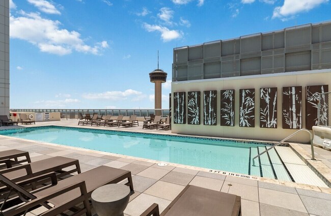 Building Photo - 610 E Market St