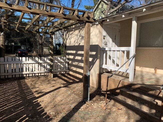 Building Photo - Charming 3-Bedroom Home for Rent