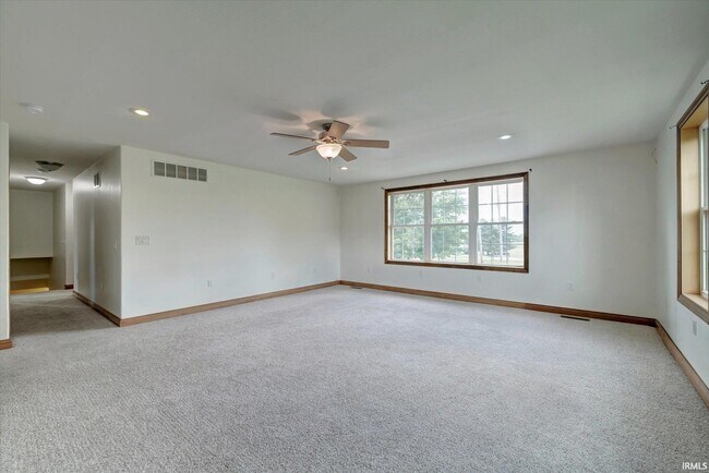 Building Photo - 4693 N State Rd 43