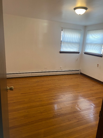 Building Photo - 2704 E 76th St