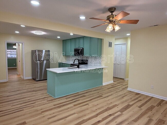 Building Photo - 808 Maumee Dr