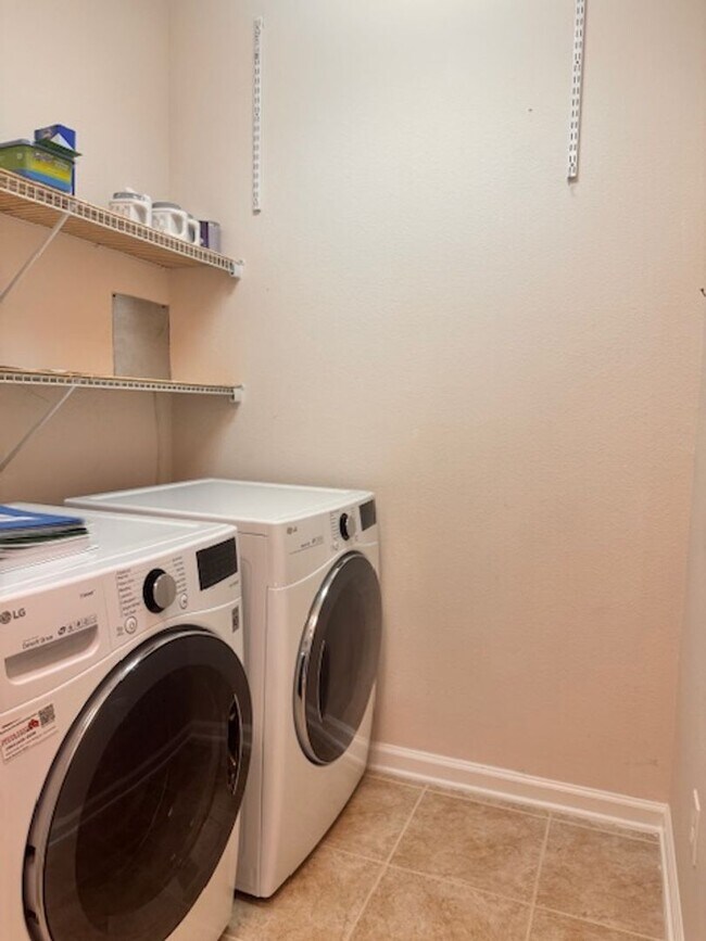 Building Photo - Condominium for rent