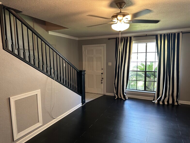 Family Room View 1 - 540 S Flannery Rd