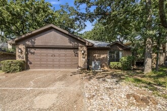 Building Photo - 104 Summit Cove
