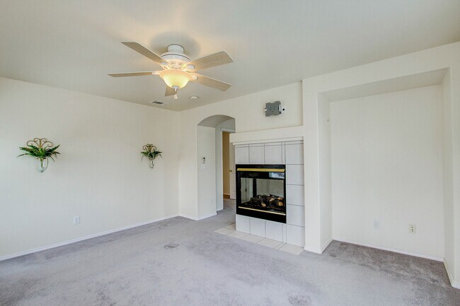 Building Photo - Impeccable 5 Bedroom Home with Mountain Views