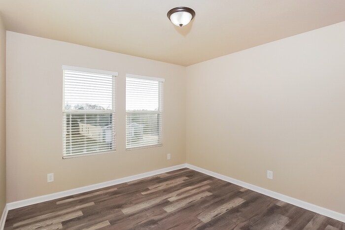 Building Photo - 203 Whitestone Dr NE