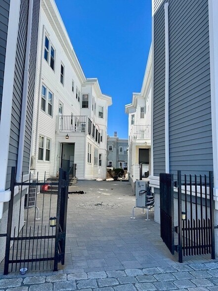 Building Photo - 90 Winthrop Shore Dr