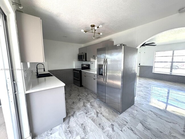 Building Photo - 4119 SW 49th St