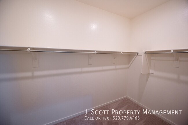 Building Photo - 1270 Carlsbad Dr