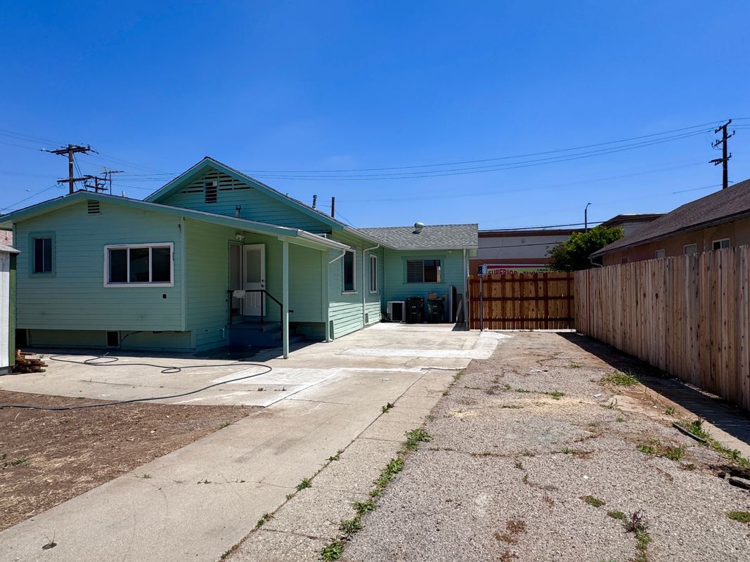Building Photo - 319 N Rowan Ave