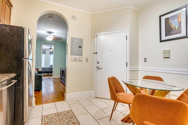 Building Photo - 608 Madison St