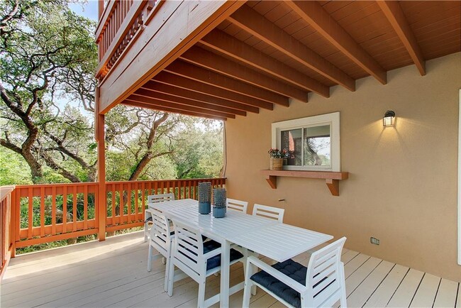 Building Photo - 9305 Granada Hills Dr