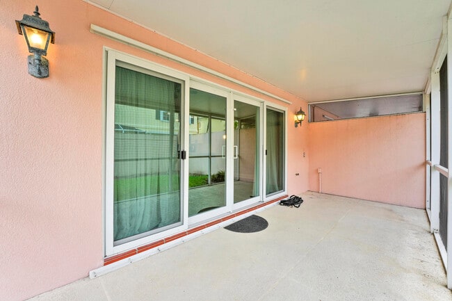 Building Photo - 2052 Tarpon Lake Way