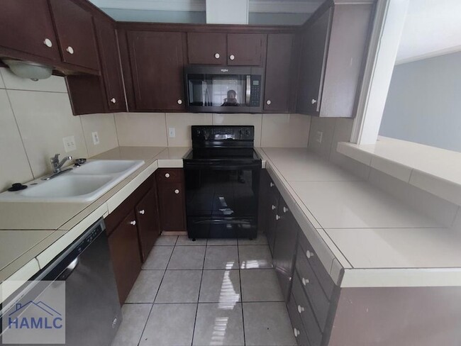 Building Photo - 1007 Live Oak Dr