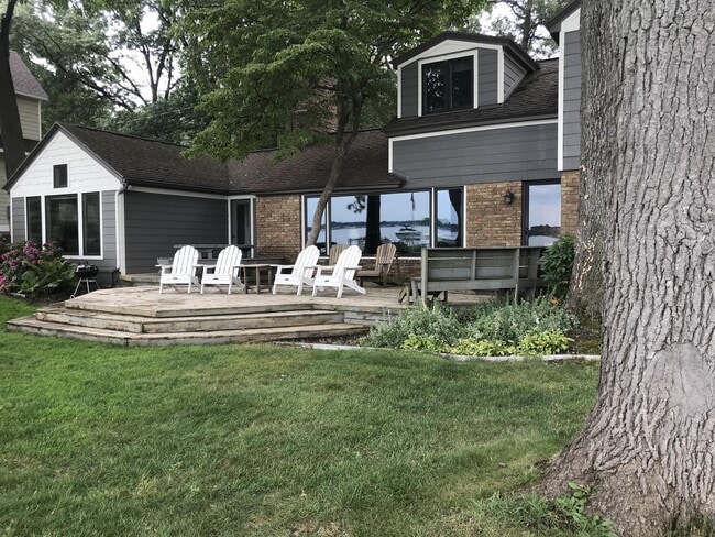 Primary Photo - 375 Big Bay Dr