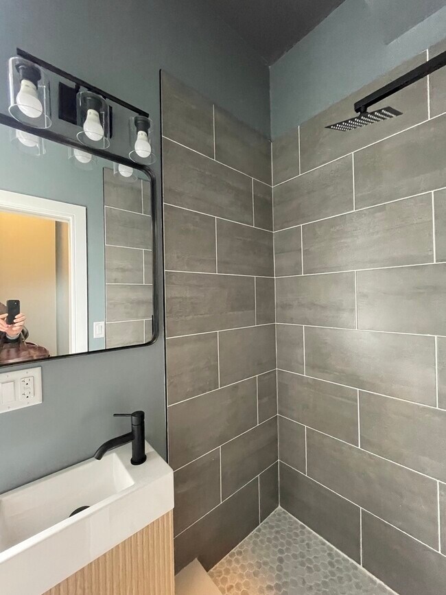 Building Photo - 1531 S Harding Ave