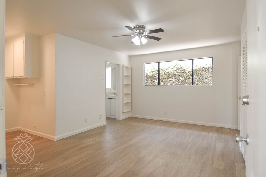 Building Photo - 2262 Fox Hills Dr