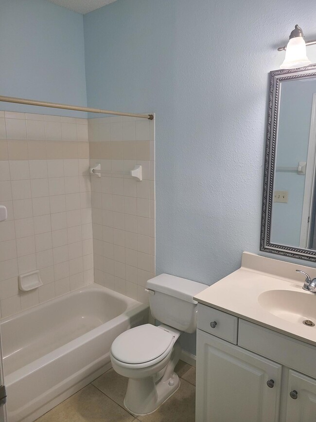 Building Photo - 10000 GATE Pky