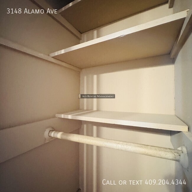 Building Photo - 3148 Alamo Ave