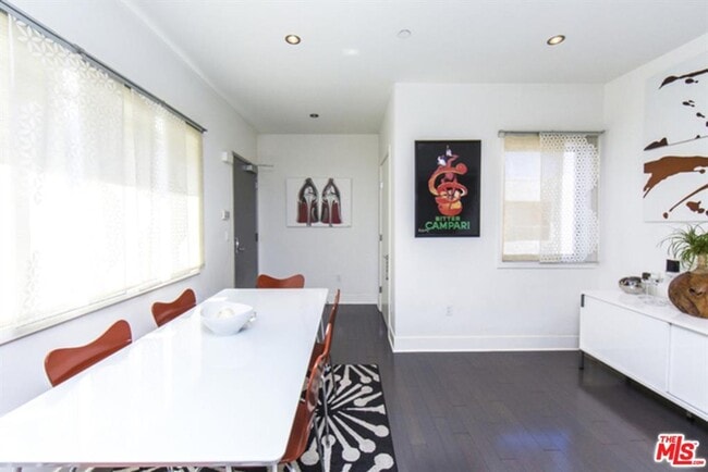 Building Photo - Penthouse Unit Available! Walkers Paradise! Will not Last!