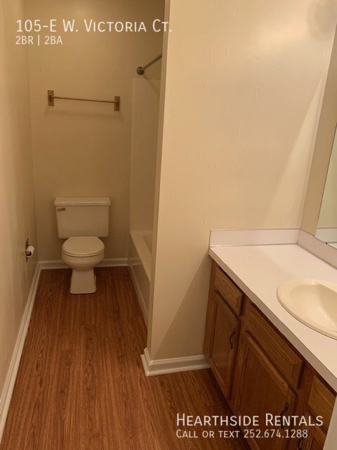 Building Photo - 105-E W Victoria Ct