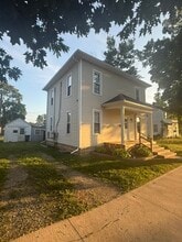 Building Photo - 409 W Walnut St