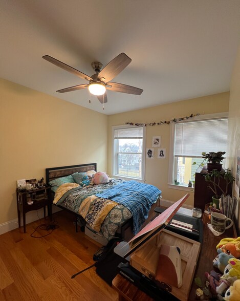 Building Photo - 118 Holland St