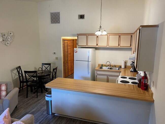 Building Photo - Cozy 1 bedroom townhome