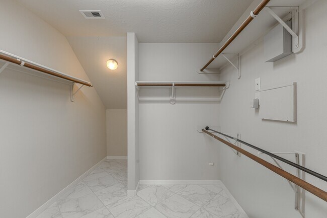 Building Photo - 21611 Falvel Misty Dr