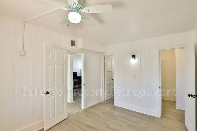 Building Photo - 102 E Hatcher Rd