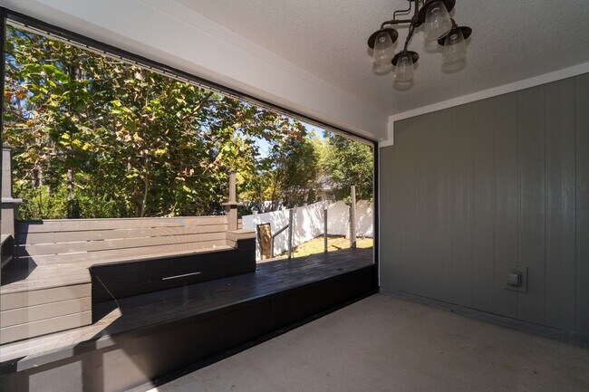 Building Photo - Castine Cove 3/2 Single Family Home