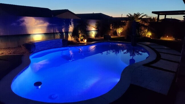Building Photo - Beautiful 3 bedroom with pool in Cantamia!