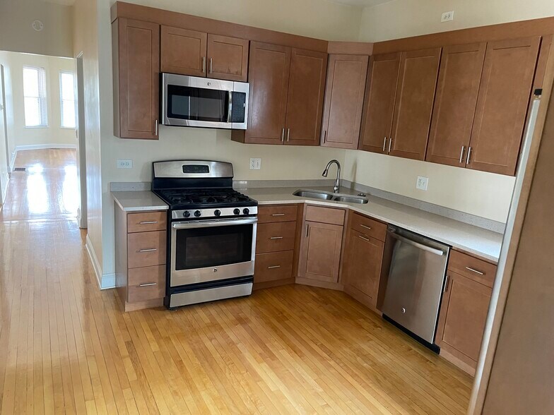 Kithchen - 4328 N Springfield Ave