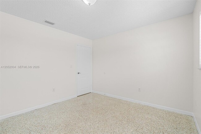 Building Photo - 1333 W 37th St