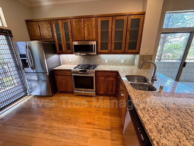 Building Photo - 3204 Wycliff Ave