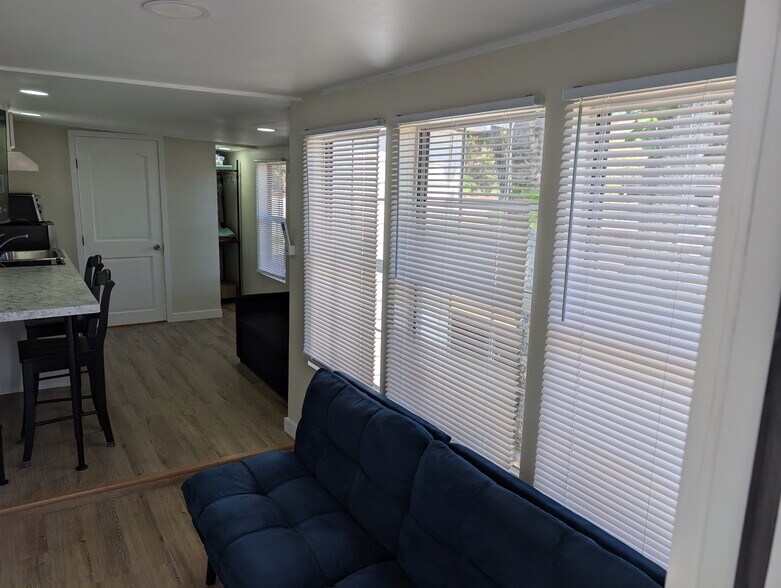 Building Photo - 243 Cobb St