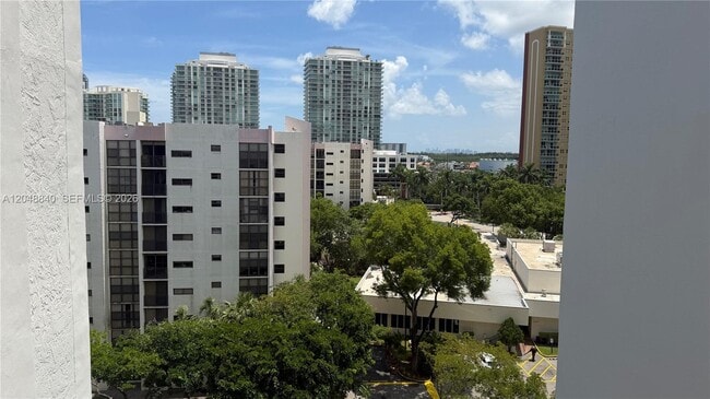Building Photo - 17021 N Bay Rd