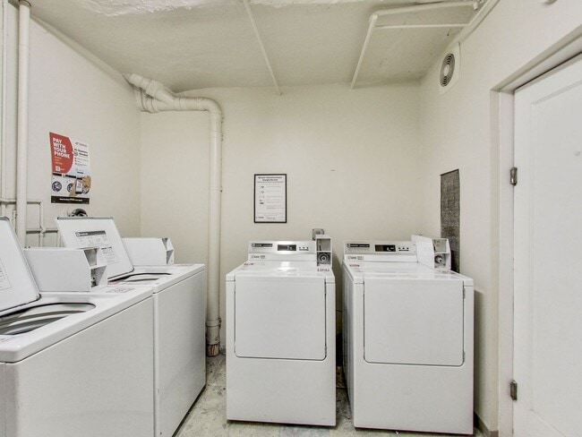 Building Photo - UPDATED PRICING! Parking! 2BR. Private Patio!  DISHWASHER! On-Site LAUNDRY! HARDWOOD!