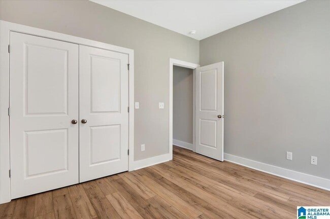 Building Photo - 725 Fallview Ct
