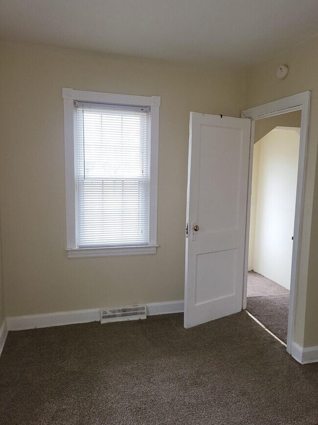 Building Photo - Two Bedroom Home in St Clair Shores - $1,450