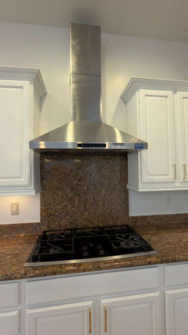 Building Photo - A Perfect Blend of Luxury, Comfort & Style