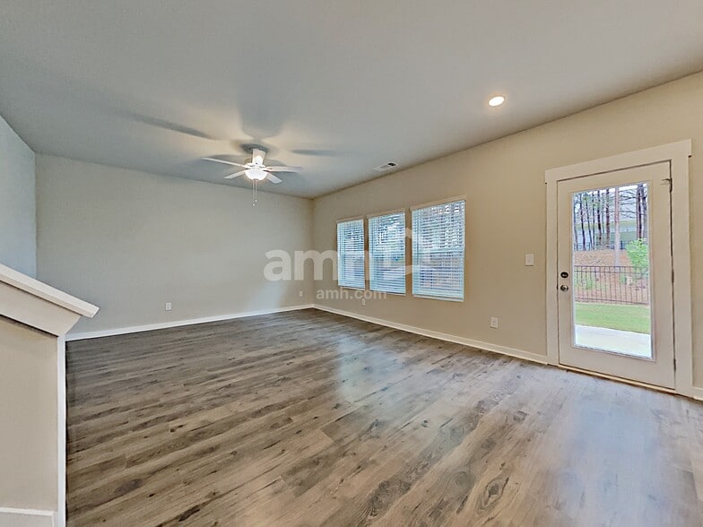 Building Photo - 518 Camp dr